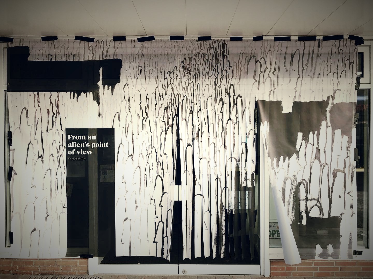 From an alien's point of view — Ausstellungseingang